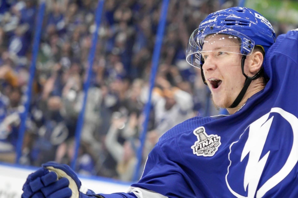 Stanley Cup Final: The Lightning storm past the Canadiens again to build a commanding series lead