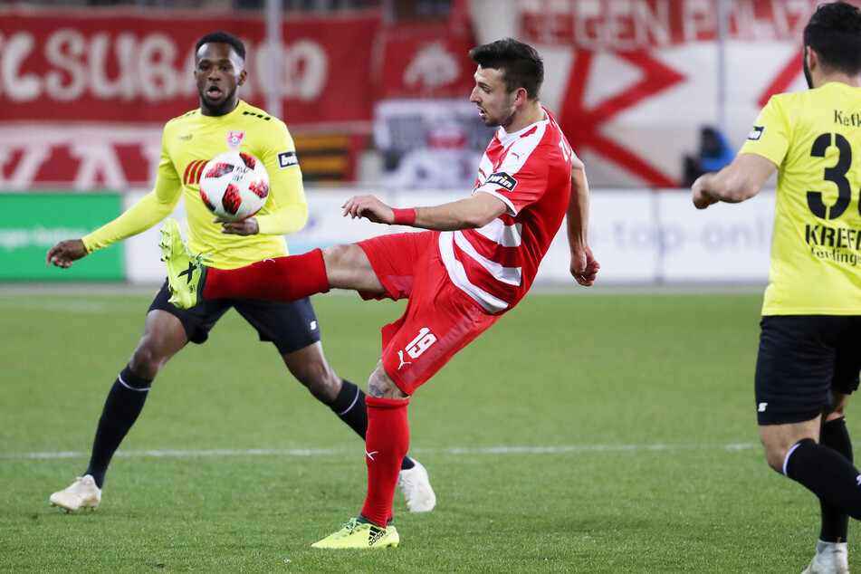 Davy Frick (M.) und seine FSV-Mitspieler müssen gegen Uerdingen komplett auf die Unterstützung der Fans verzichten.