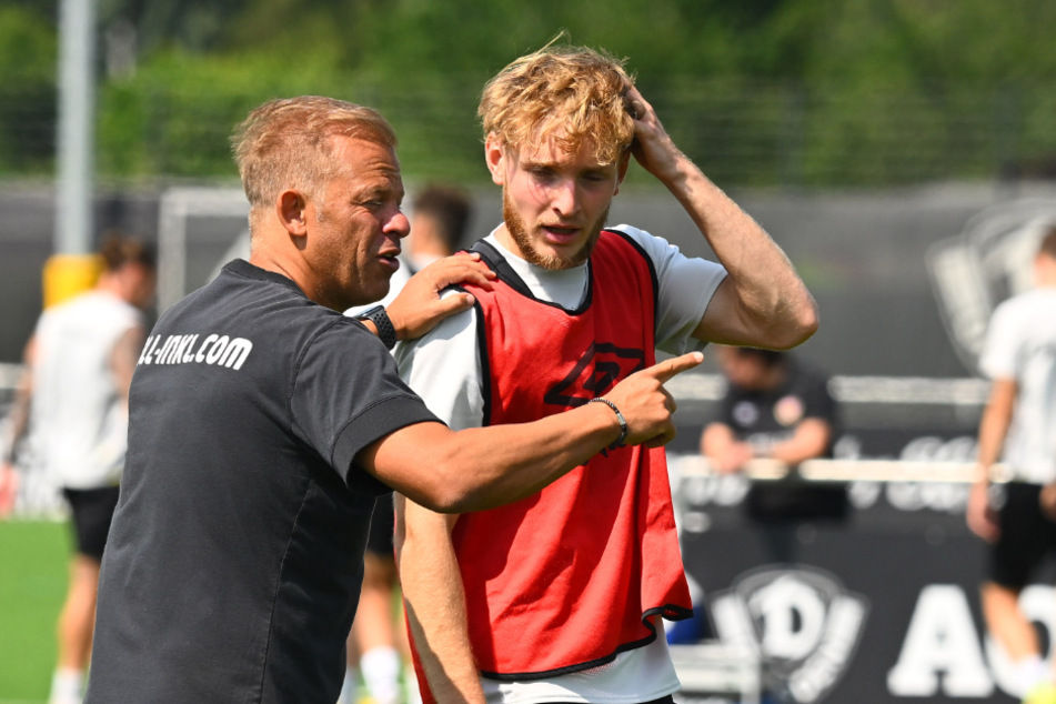 SGD-Coach Markus Anfang (49, l.) geht behutsam mit seinem Talent Tony Menzel (18) um.