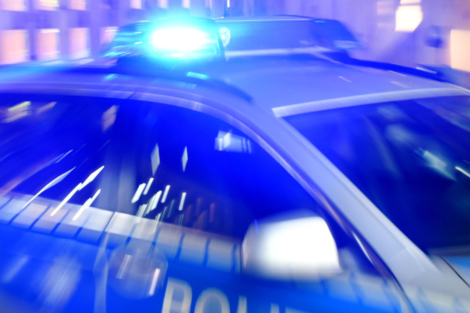 Als die Polizei anrückte, machte sich der Täter davon und musste eingefangen werden. (Symbolbild)