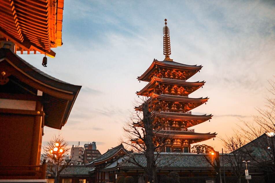 Blick auf eine japanischen Tempelanlage in Tokio.