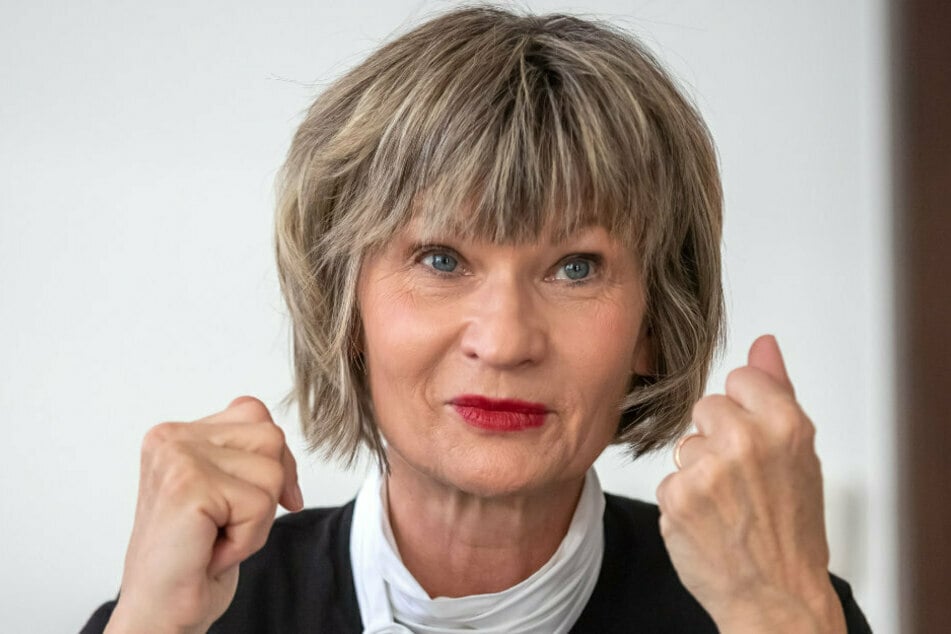 Oberbürgermeisterin Barbara Ludwig (58, SPD) will in der letzten Stadtratssitzung im Stadion-Exil noch mal alles geben.