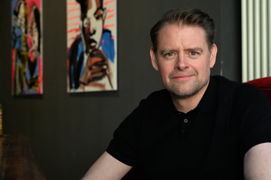 Max Giermann stellt seine Kunst aus: "Ich würde auch malen, wenn es kein Schwein interessiert"