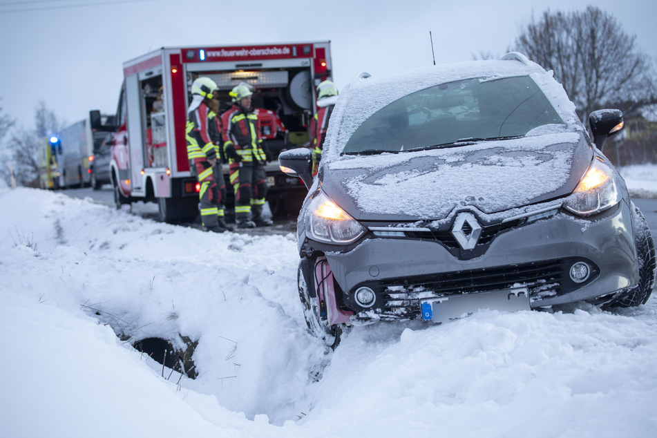 Bei Oberscheibe rutschte eine Renault-Fahrerin nach einem Ausweichmanöver in den Graben.