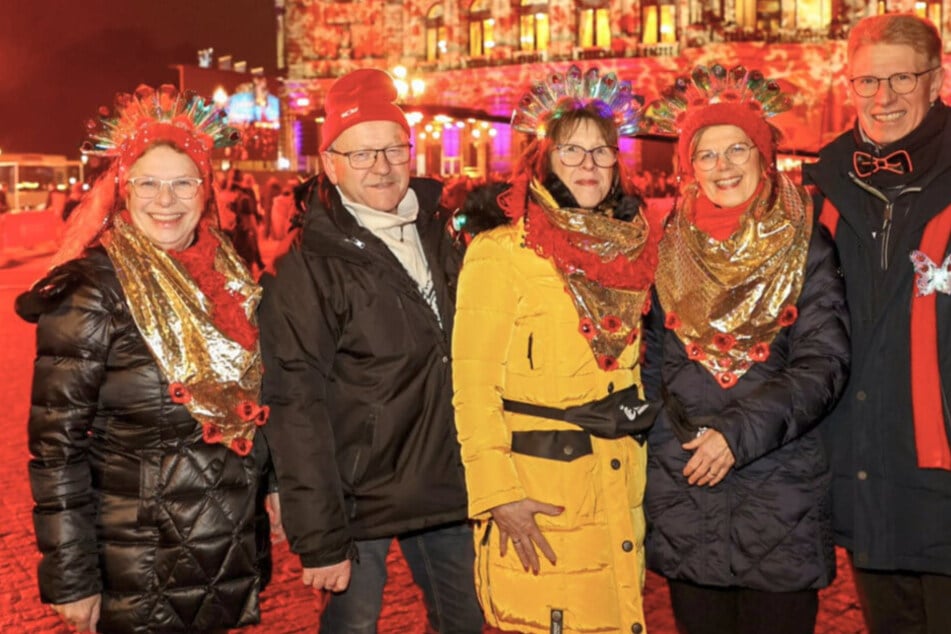 Dresden: Openairball vor der Semperoper: So feierten Tausende auf dem Theaterplatz