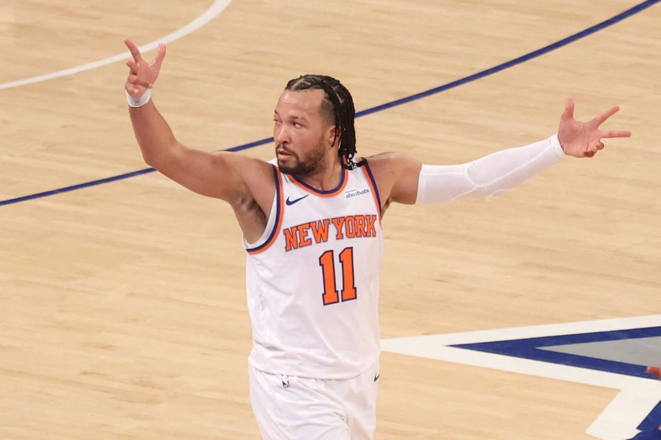 Jalen Brunson set the tone from the get-go, rattling in 14 points as the Knicks sprinted into an early 23-13 lead in the first quarter.