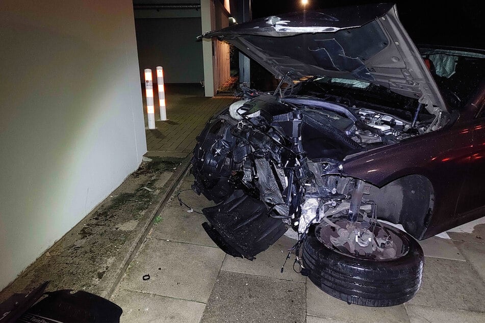 An dem BMW entstand ein Totalschaden.