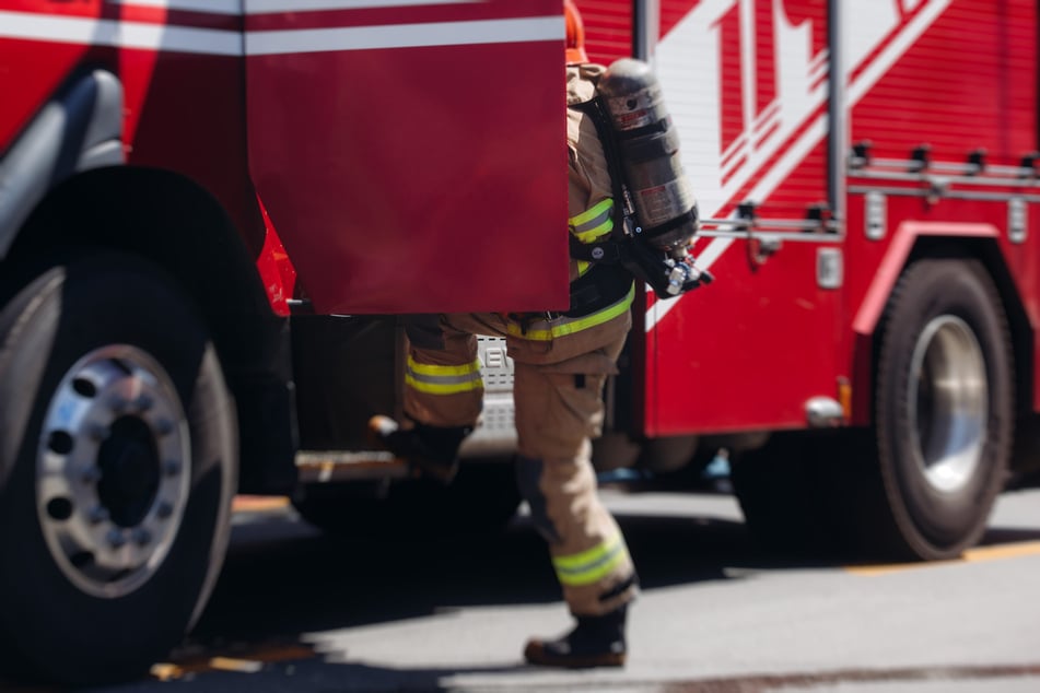 Stundenlang kämpfte die Feuerwehr gegen die Flammen. (Symbolbild)
