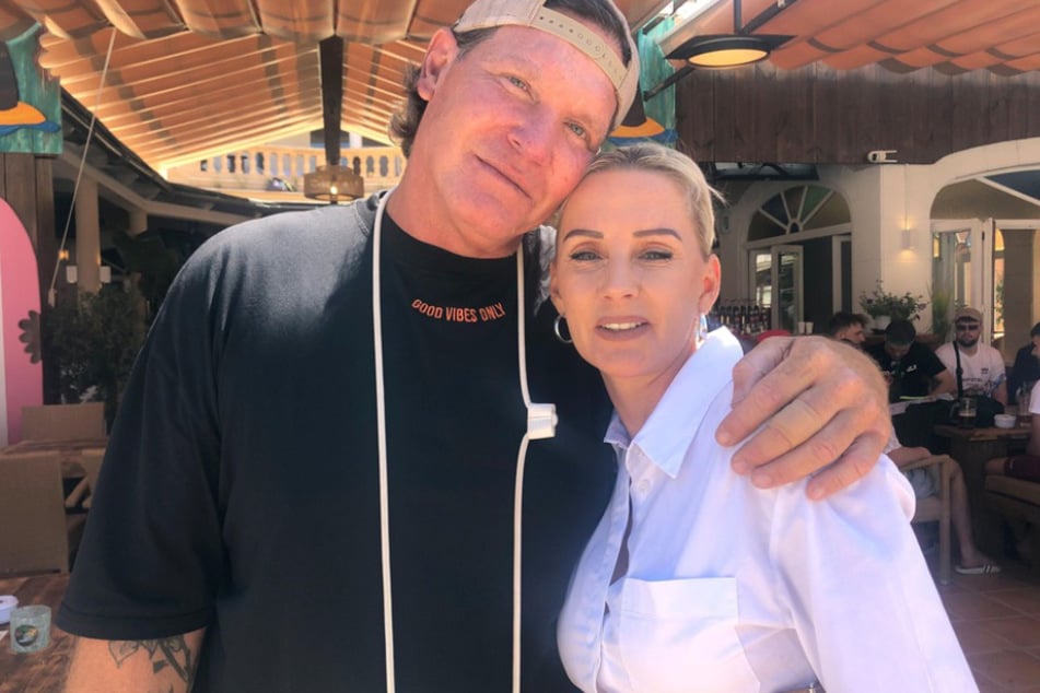 Das Paar lebt seit 2008 zusammen auf Mallorca und hat in der Gastro-Branche Fuß gefasst.