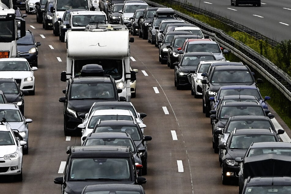 Der Verkehr staute sich am Morgen bereits auf drei Kilometern. (Symbolbild)