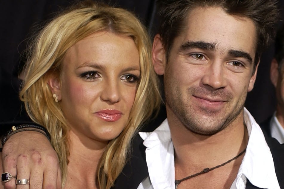 Britney Spears reflected on her fling with Colin Farrell (r.) while wearing a nightgown on Instagram.