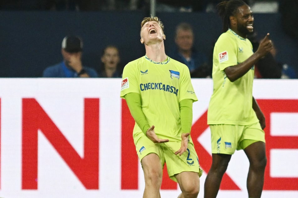 Julian Eitschberger (20, 2.v.l.) wird das Ausweichtrikot diese Saison wohl noch öfter tragen.