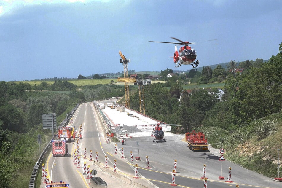 Die zwei Schwerverletzten mussten per Rettungshubschrauber ins Krankenhaus gebracht werden.