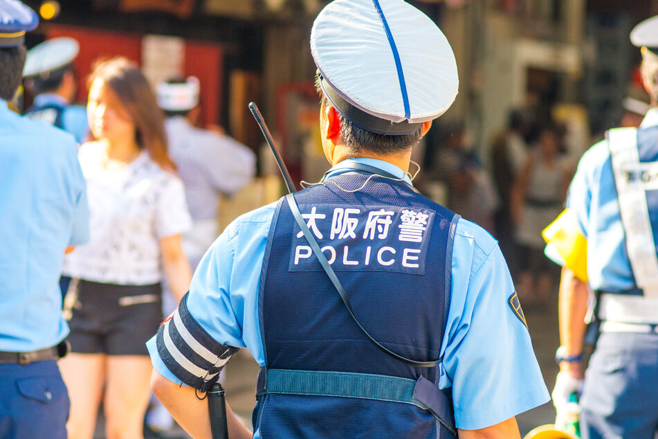 In Japan ist die Polizei im Großeinsatz, nachdem ein Mann mehrere Menschen mit Waffen attackiert haben soll. (Symbolbild)