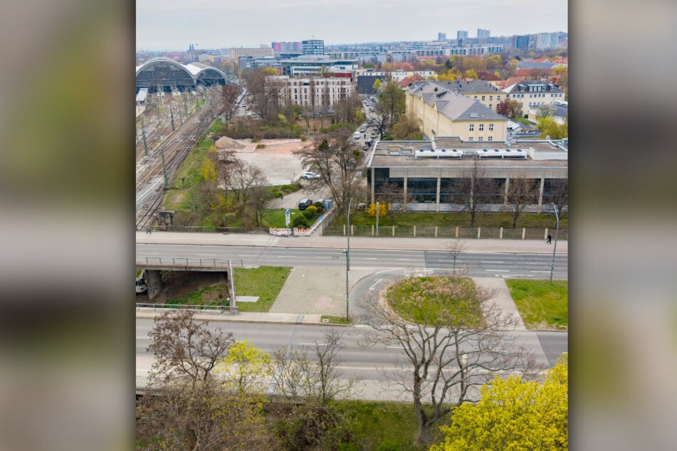 Blick über die Budapester Straße Richtung Wielandstraße mit Auto-Wendeschleife.