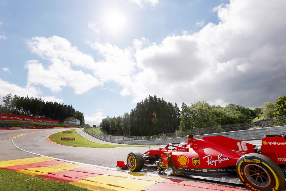 Charles Leclerc rast über die Rennstrecke im belgischen Spa. (Archivbild)