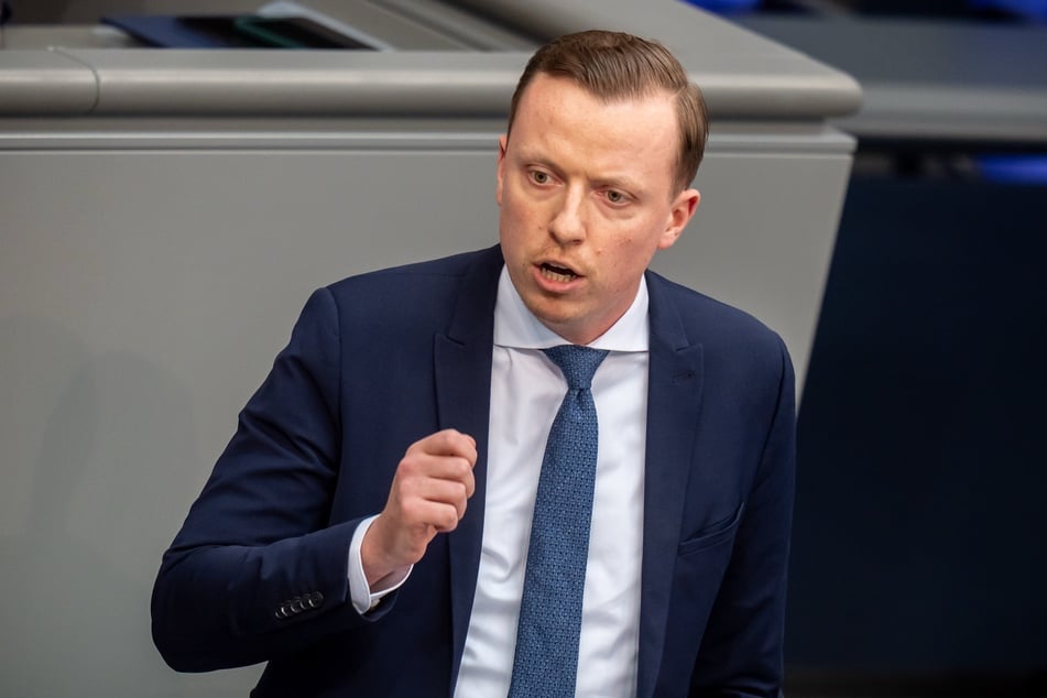 SPD-Politiker Adis Ahmetovic (32) hat gemeinsam mit acht weiteren Bundestagsabgeordneten einen Acht-Punkte-Plan zur "Stadtbild"-Debatte verfasst. (Archivbild)