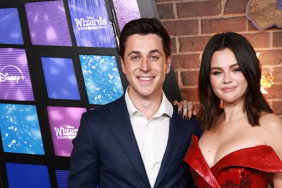 Selena Gomez gushes over friendship with Disney co-star David Henrie: "He's stuck with me"