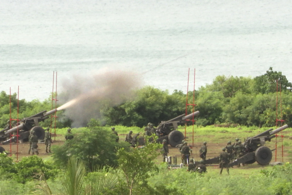 Das taiwanesische Militär führt Artillerieübungen in der Gemeinde Fangshan im Bezirk Pingtung im Süden Taiwans durch.