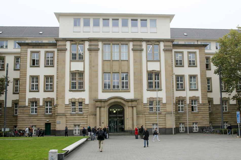Das Amts- und Landgericht Duisburg.