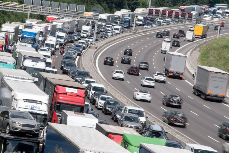 Die A8 bei Adelsried in Richtung München ist dicht! (Symbolbild)