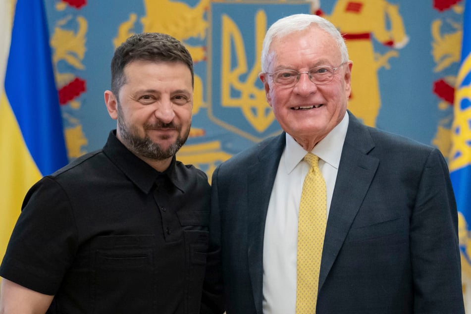 Der ukrainische Präsident Wolodymyr Selenskyj (47) und der US-Sondergesandte Keith Kellogg (81) sind am Montag zu einem Gespräch zusammengekommen.