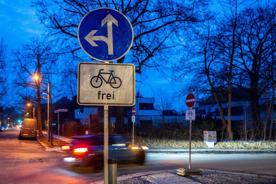 Fahrradfahrer können auch entgegengesetzt der Einbahnstraße fahren.