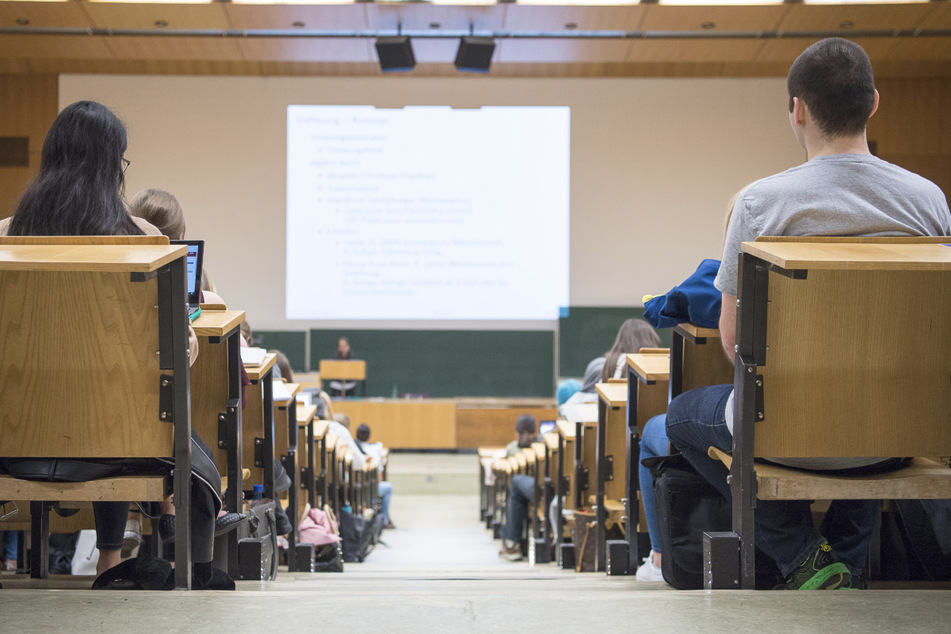 Wer sich nicht impfen lassen möchte, muss die Tests vermutlich bald selbst bezahlen.
