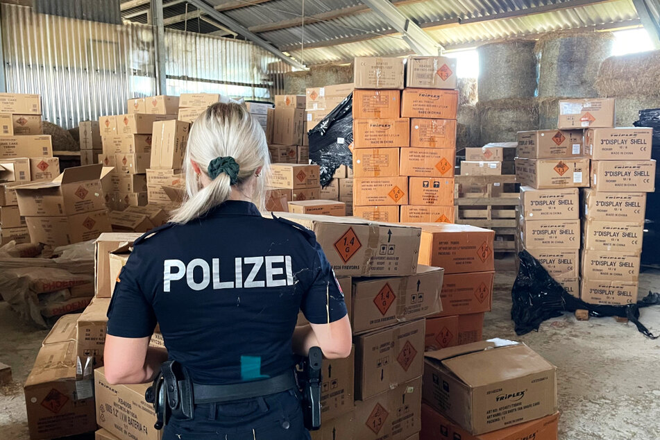Der Polizei und Europol ist ein Schlag im Kampf gegen den illegalen Handel mit Feuerwerkskörpern und Pyrotechnik gelungen.