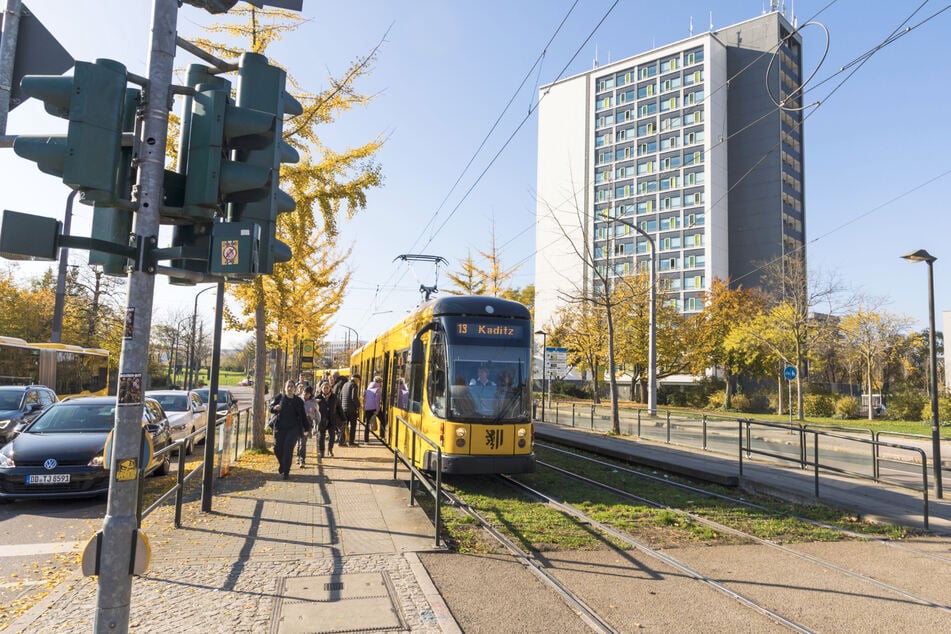 Die Straßenbahnlinien 9 und 13 fahren ab Sonnabend wieder planmäßig über den Lennéplatz nach Prohlis.