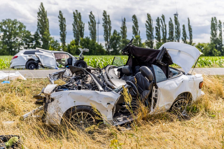 Bilder vom Unfallort lassen erahnen, wie heftig der Crash gewesen sein muss.