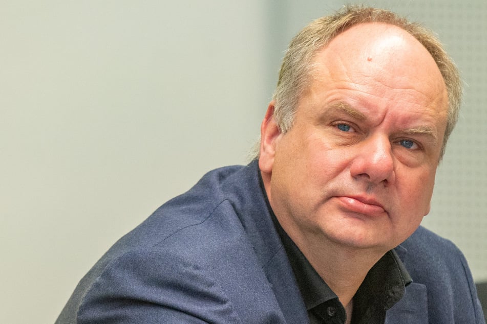 OB Dirk Hilbert (54, FDP) kann seine Termine am Freitag wegen Krankheit nicht wahrnehmen.