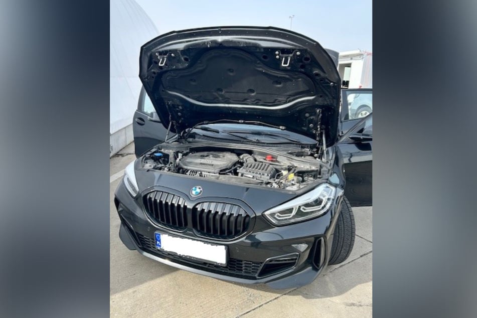 Das Auto der Schmuggler - ein schwarzer BMW.