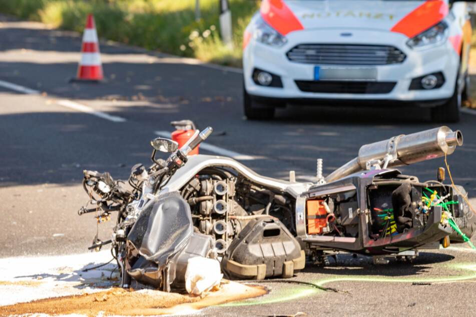 Das Motorrad wurde bei dem Unfall komplett zerstört.