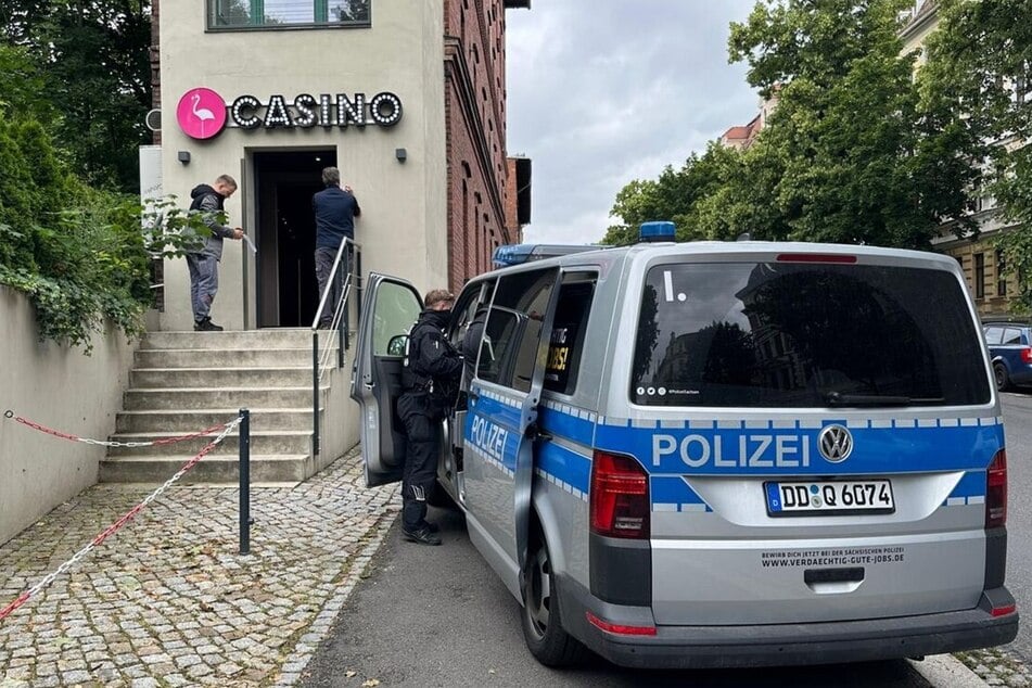 Bilder der Razzia vor einem Jahr am "Casino" in Görlitz, das von Stefan Menzel betrieben wird. (Archivfoto)