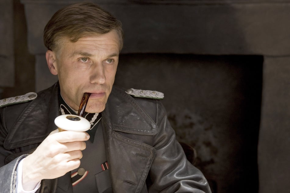 Christoph Waltz braucht hier nur ein paar Sätze, um einen Raum komplett einzunehmen
