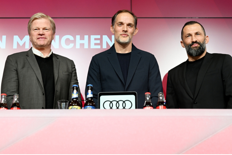 Vorstandschef Oliver Kahn (53, l.) und Sportvorstand Hasan Salihamidzic (46) haben am Samstag den neuen Trainer des FC Bayern, Thomas Tuchel, vorgestellt.