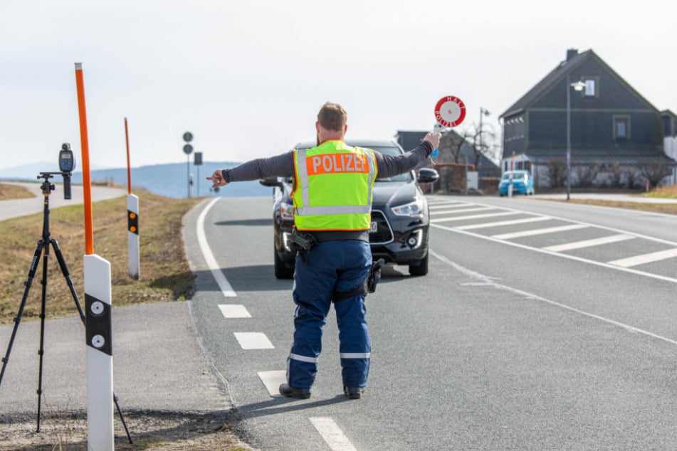 Die Verkehrspolizei Chemnitz zog neben Motorradfahrern auch Autofahrer raus.