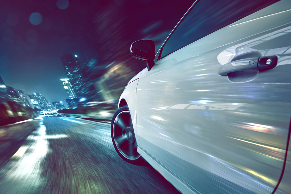 Die Polizei hat einen Autofahrer (41) angehalten, der in einer 100er-Zone mit bis zu 200km/h unterwegs war. (Symbolbild)