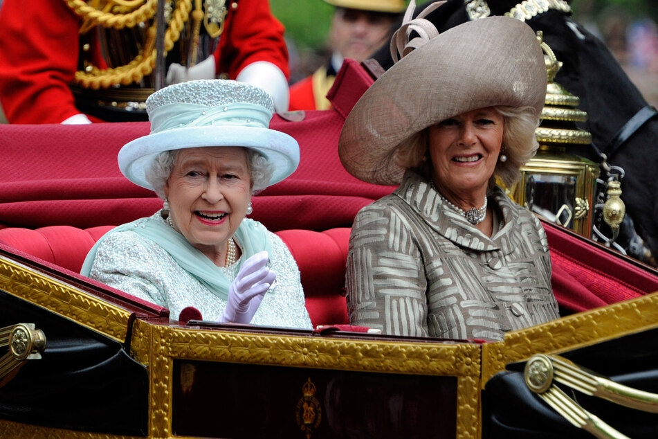 Camilla Parker-Bowles (75, r.) kann sich an viele schöne Momente mit der verstorbenen Queen Elizabeth II. (†96) erinnern. (Archivaufnahme)