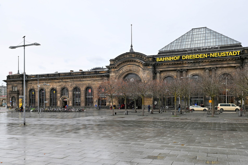 Tatort: der Vorplatz des Bahnhofs Dresden-Neustadt. (Archivfoto)