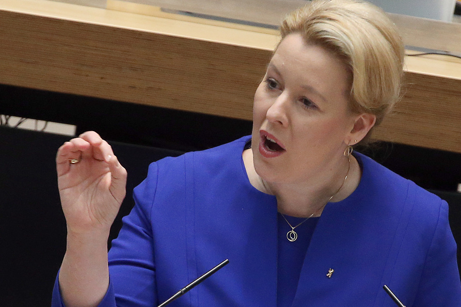Für Berlins Bürgermeisterin Franziska Giffey (44, SPD) liegen die Ursachen der gewaltsamen Auseinandersetzungen im sozialen Umfeld der jugendlichen Täter und nicht in deren Migrationshintergrund.