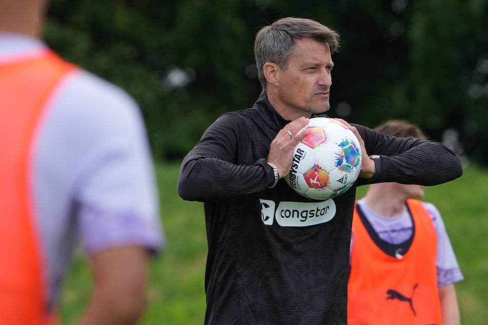 Trainer Alexander Blessin (52) freute sich, dass es endlich wieder losging.