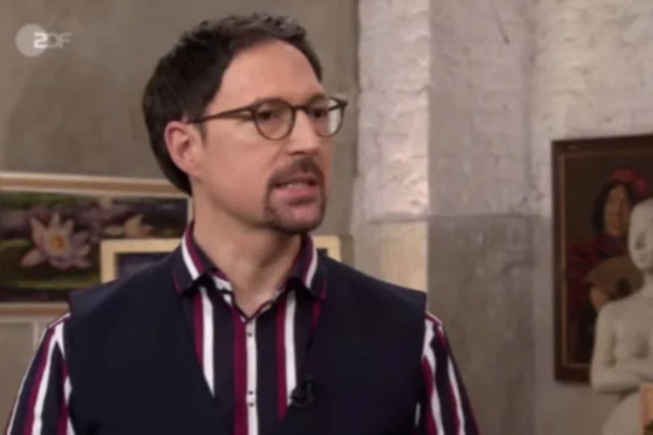 "Bares für Rares"-Experte Colmar Schulte-Goltz (52) zweifelt daran, ob die mitgebrachte Bronze wirklich ein Unikat ist.