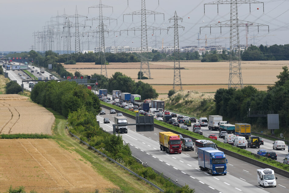 Wegen Sanierungsarbeiten werden auf der A5 zwischen dem Bad Homburger Kreuz und der Anschlussstelle Friedberg ab Freitag nicht mehr alle Fahrstreifen befahrbar sein.