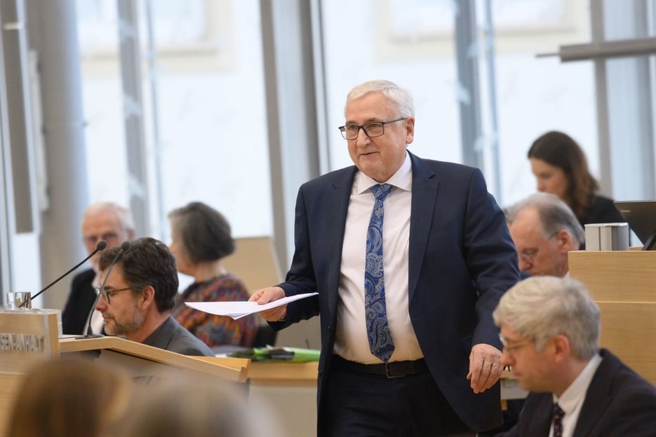 Laut Finanzminister Michael Richter (71, CDU) soll zügig über den Gefängnis-Neubau entschieden werden. (Archivbild)