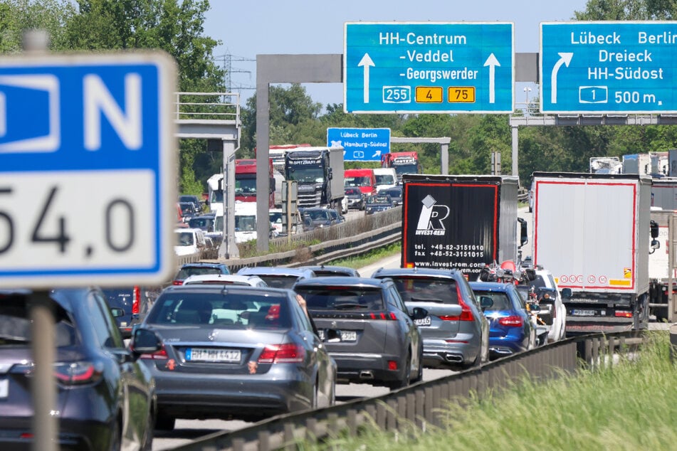 Verkehrschaos vorprogrammiert! Auf A1 droht am Wochenende Mega-Stau