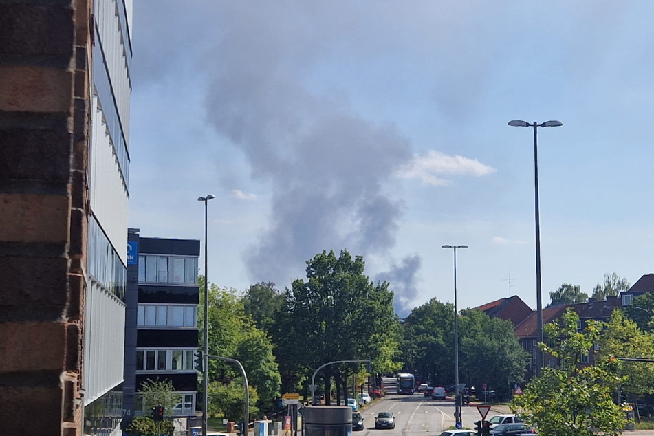 Auch vom Stadtteil Barmbek-Nord aus war der Rauch deutlich zu sehen.