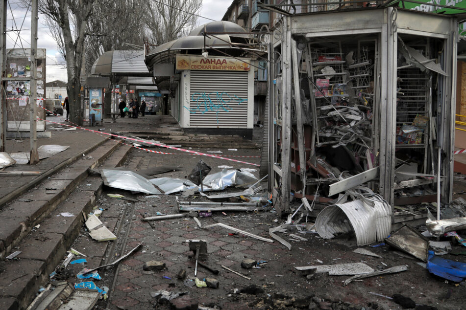 Ein zerstörter Kiosk in Cherson.