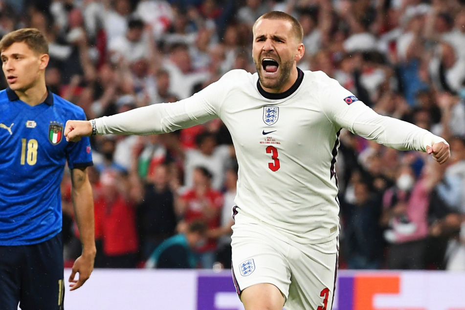 Linksverteidiger Luke Shaw (r.) brachte England bereits nach wenigen Minuten mit 1:0 in Front.